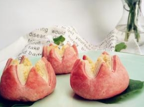 做好的荷花酥，酥到掉渣渣的。