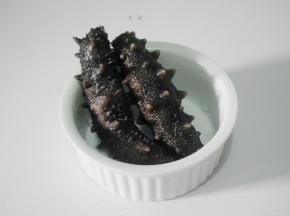 海参清洗干净。