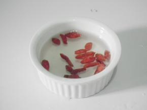 黄小米，冲洗干净。