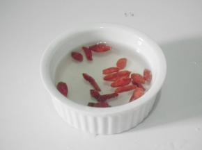 黄小米，冲洗干净。