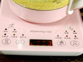 接通电源，设置养生粥程序