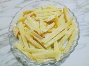 加入淀粉后用筷子拌均匀。