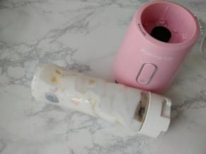 拧好料理杯的盖子。