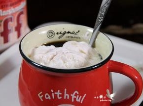 加入2勺棉花糖。