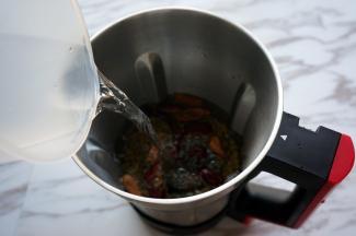 加入1000毫升的清水。