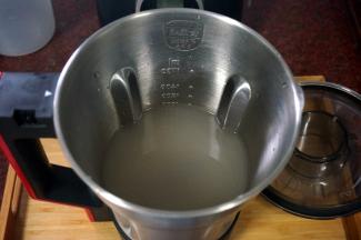 加入清水至1000毫升刻度处。