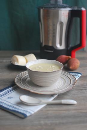 米糊制作好后，倒出即可享用。