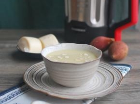 米糊制作好后，倒出即可享用。