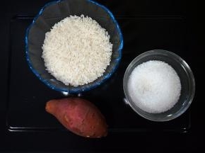 准备食材：红薯1个（65克）、大米100克、白砂糖50克。