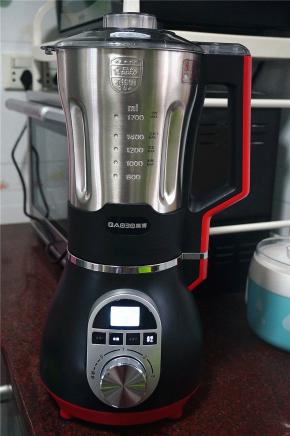 锁紧杯盖，选择米糊程序，启动，耗时25分钟。