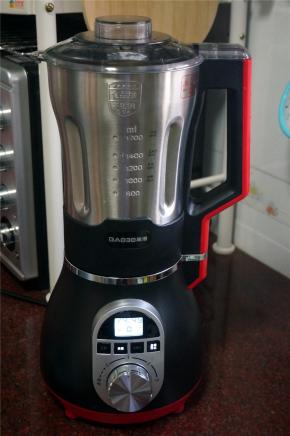 锁紧杯盖，选择米糊程序，启动。耗时25分钟。