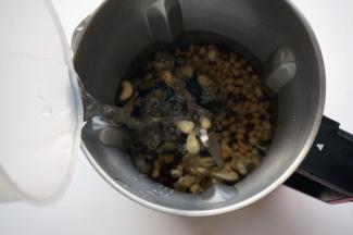 加入1000毫升清水。