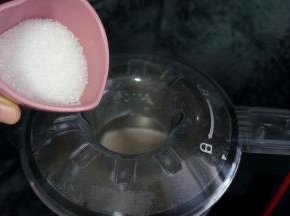 程序结束后加入砂糖，再用点动程序搅打10秒。