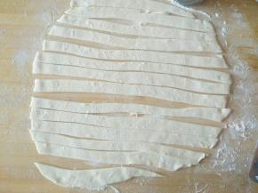 再切成两厘米左右的条状