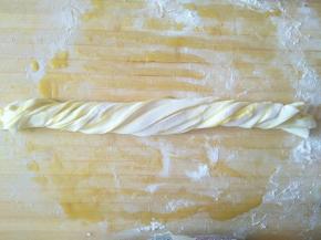 卷好之后扭一扭