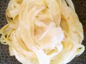 两面都烙好后用筷子轻轻拨一拨就散开了