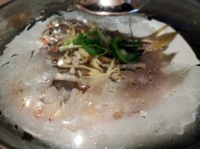 冷水上锅蒸，水开以后，蒸8分钟（具体时间看鱼的大小）