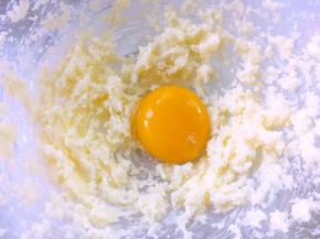 加入一个蛋黄