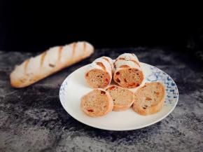 里面裹着香甜可口的干果。