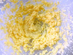 用打蛋器打发均匀