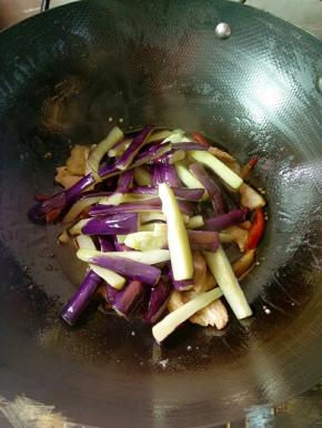 下小米椒、茄子。