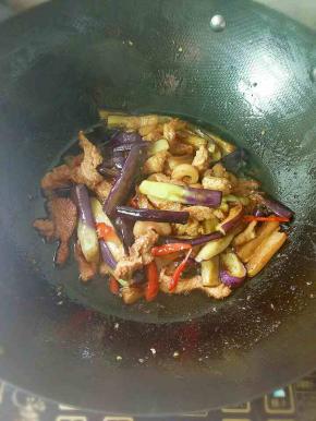 加盐、生抽翻匀即可