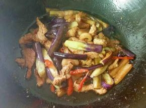 加盐、生抽翻匀即可