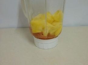 再加入没过食材一半的清水，打匀。
