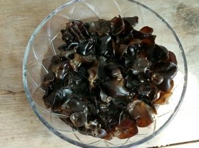 木耳泡发洗净