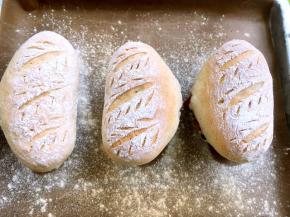 烤箱预热200度，将发酵好的面团入烤箱200度烤13分钟，190度烤10分钟