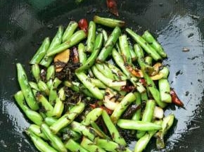 加入生抽炒匀即可