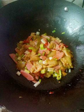 下小米辣、榨菜、青蒜