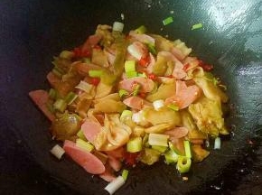 下小米辣、榨菜、青蒜