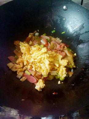 再加入鸡蛋炒匀即可