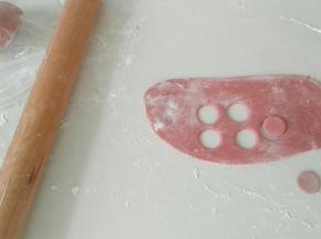 腮红。