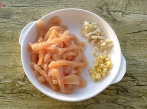 再把鸡胸切丝