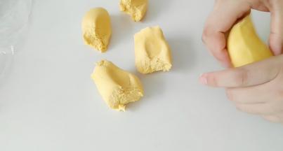 排气后，分成小剂子，