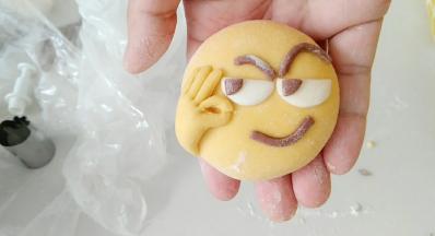 粘上去，是不是一个活生生的一切OK，出现在你面前。