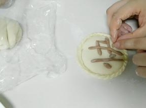粘上最后一点，是否看出这个汉字了。