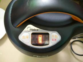 盖上盖，接通电源，按米糊键直至豆浆机工作完成。