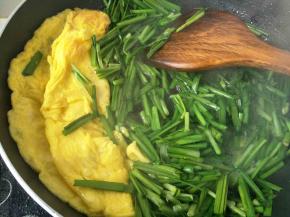 韭菜略炒一分钟左右