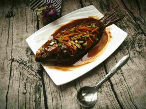 撒上葱花和胡萝卜丝即可。