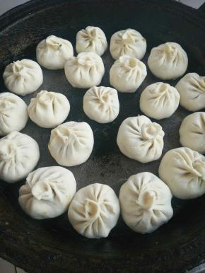 放入平底锅中，盖盖