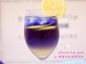 蜂蜜柠檬渐变饮料。