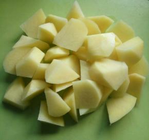土豆洗干净去皮切滚到状