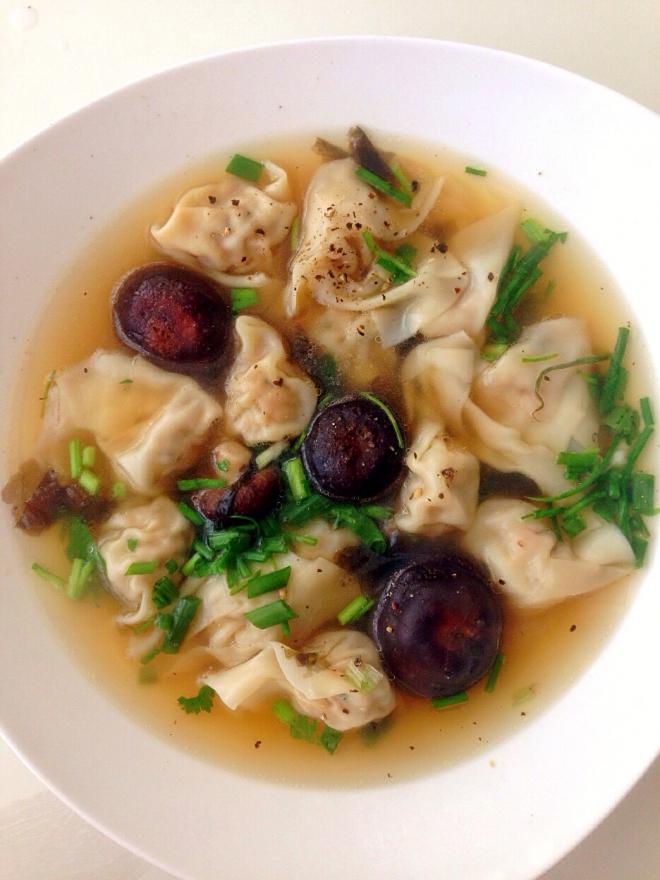 秋凉了 来一碗热腾腾的小馄饨吧