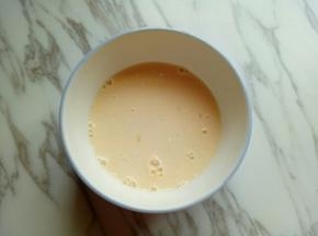 静止后的面糊非常细腻。