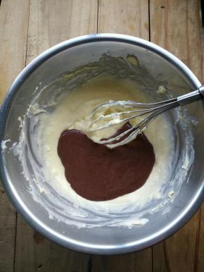 加入巧克力液拌匀。