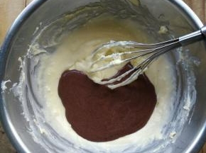 加入巧克力液拌匀。