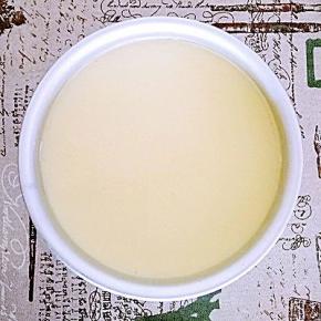 吉利丁粉5g加80g矿泉水泡开搅拌均匀，倒入冷藏4小时的模具中，在继续冷藏6小时或者一个晚上